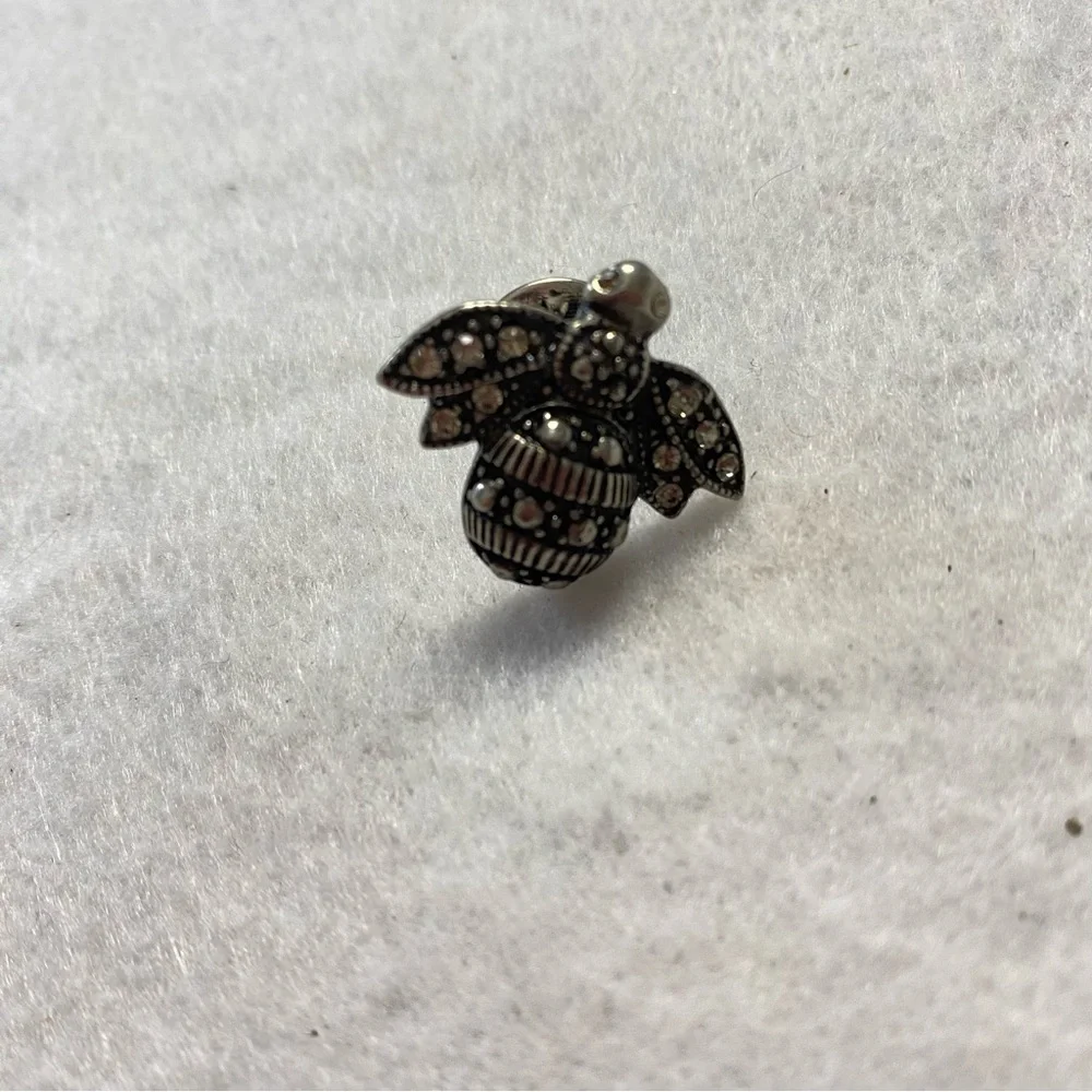 Elegant Bumblebee Lapel Hat Pin Brooch Faceted Marcasite style Silver tone